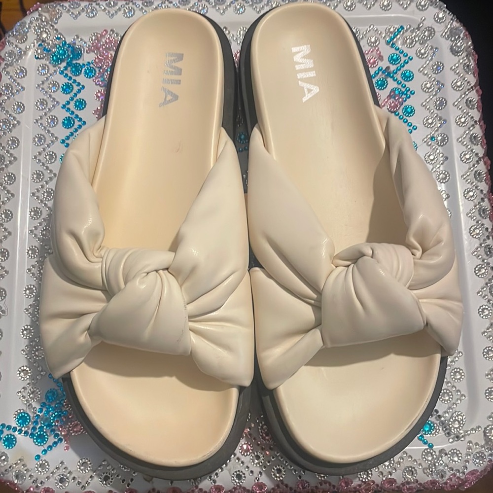 Mia sandals like new so soft and comfortable